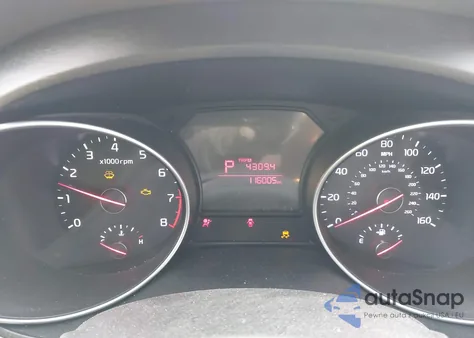 2015 Kia Sedona Lx z USA, uszkodzony, nr VIN KNDMB5C1XF6061763